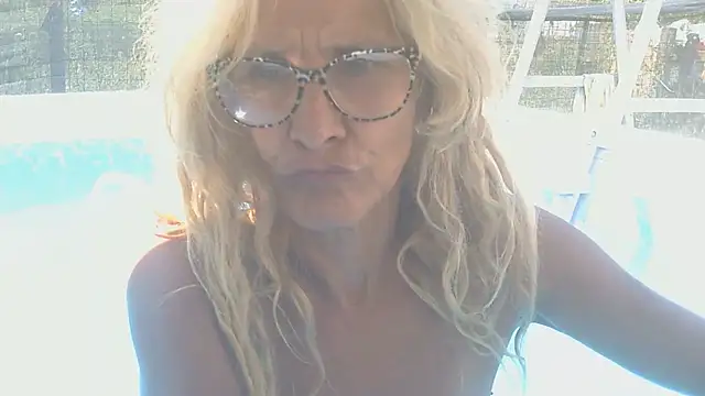 tixyanal70 Chat XXX in diretta