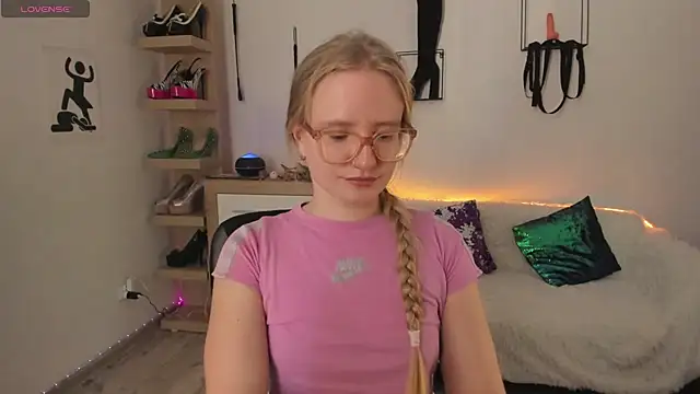Онлайн чат XXX NancyHottie