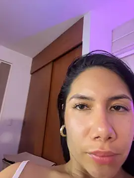Živý XXX chat ArianaReynoldss