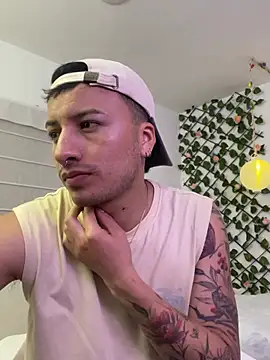 SirDamian Chat XXX in diretta