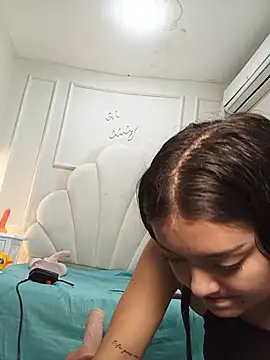 Nahomyrain Chat XXX in diretta