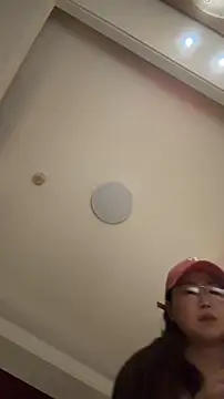 momoli60 Show Webcam