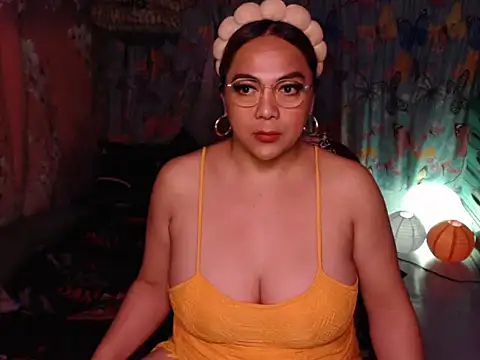 Chat XXX en directo de TsMiia_Curve
