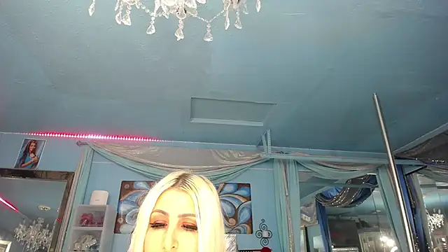 צ'אט XXX בשידור חי של ADRIANNA_FOX