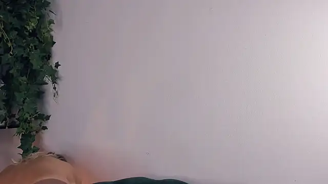 InesPiek live XXX chat