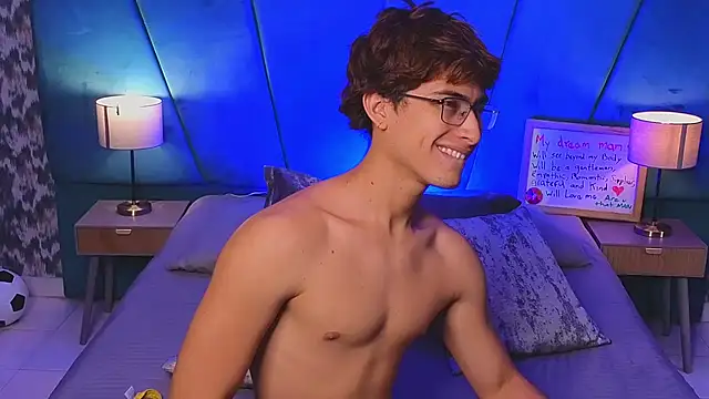 Aaron_Eze Adlı Modelin Canlı XXX Sohbeti