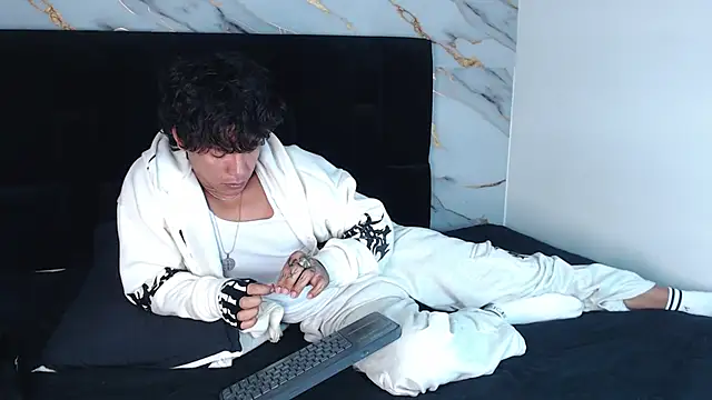 MaximilianRoth – Naživo XXX chat