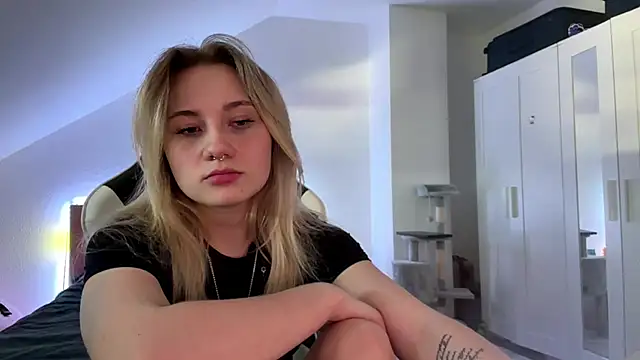 XXX chat uživo modela tutsiecutie