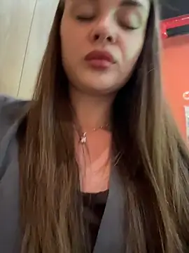 KristiRich Adlı Modelin Canlı XXX Sohbeti