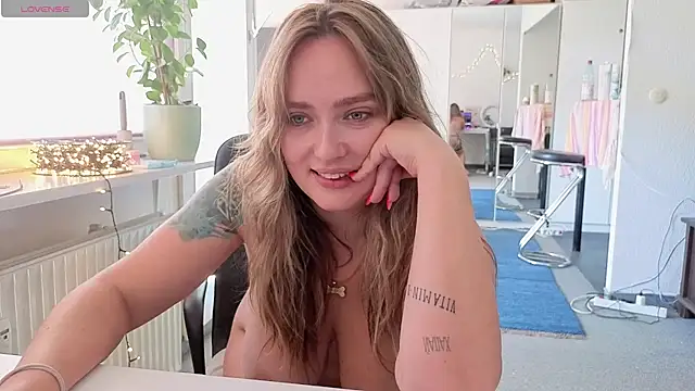 MyMegann live XXX chat