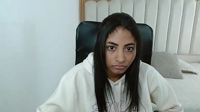 shaneelle Adlı Modelin Canlı XXX Sohbeti