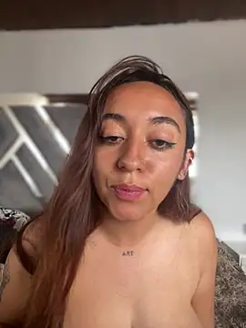 XXX chat uživo modela Im_Luuu