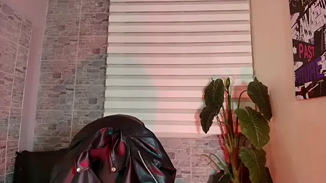EvaaFoxxy1 Live XXX-Chat