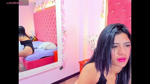 MiaStorm69's Live XXX Chat
