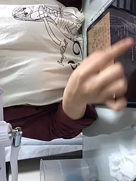 Cockoroach3333 라이브 XXX 채팅