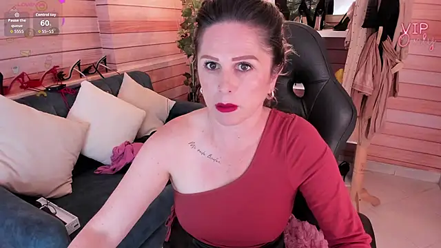 Victoria_collins_1 Adlı Modelin Canlı XXX Sohbeti