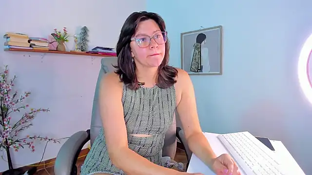 Chanelll_Taylorr_ Adlı Modelin Canlı XXX Sohbeti