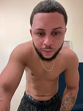 Tu_PaPi_Favorito's Webcam Show