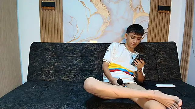 willy_sexxx18 Show Webcam