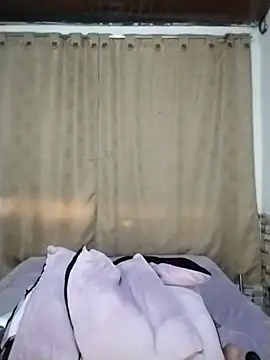 Bicky_25 Adlı Modelin Canlı XXX Sohbeti