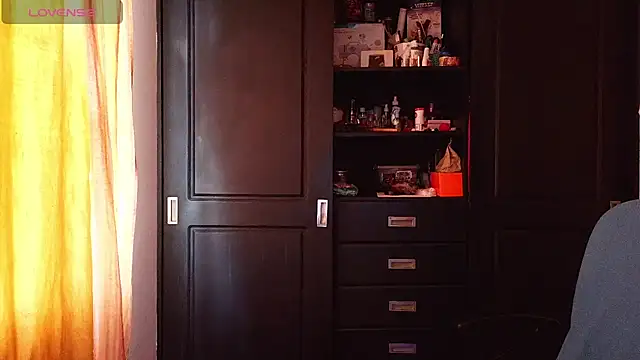 XXX chat uživo modela Rossiee_huntt