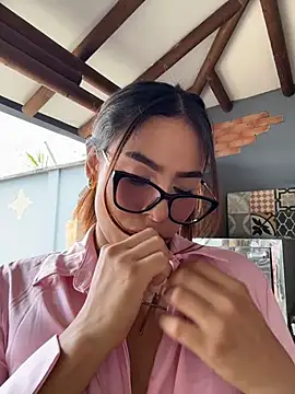 amira_cute2's Live XXX Chat
