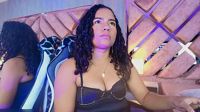 Chat XXX en directo de TamaraaHoney
