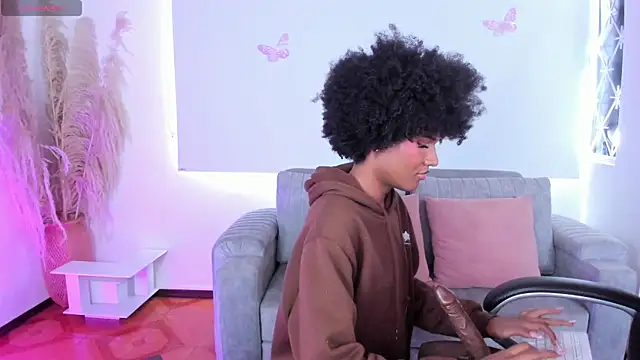 צ'אט XXX בשידור חי של NaomiSaenz_