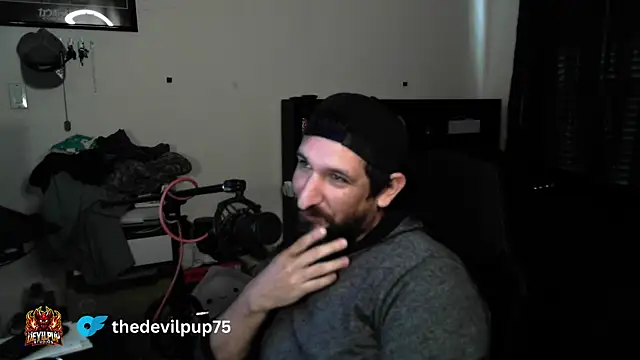 DevilPup75_ élő XXX-chatje