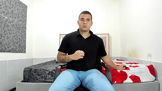 simookeler élő XXX-chatje