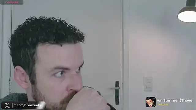 Chat +18 de Breezee_ ao vivo