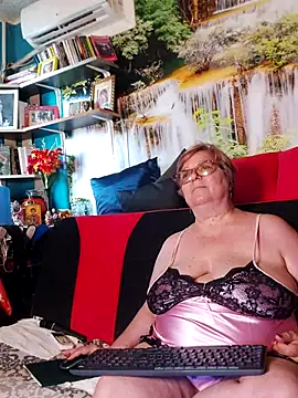 QueenPammy1 Adlı Modelin Canlı XXX Sohbeti