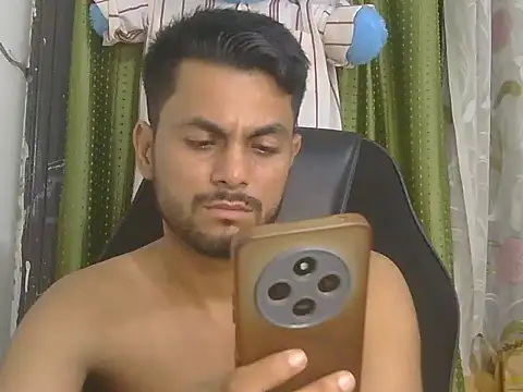 Вебкам-шоу Stubborndesiboy