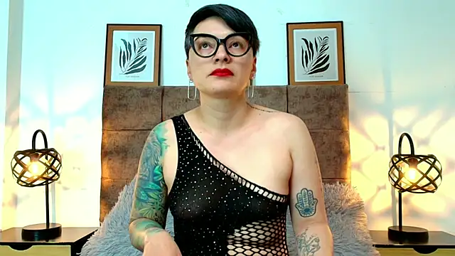 Chat +18 de kat_paradise ao vivo