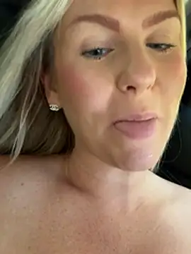 Czat XXX na żywo – CharleighBaker