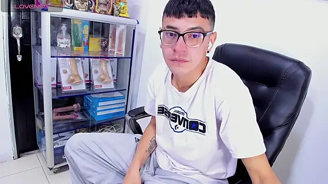 Czat XXX na żywo – Alexx_bigcockk