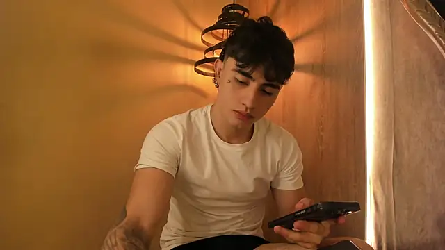 Zack_Bellmont1 Adlı Modelin Canlı XXX Sohbeti