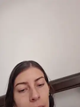 IrisBound Adlı Modelin Canlı XXX Sohbeti
