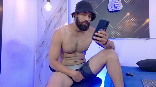 XXX chat uživo modela theronnyone
