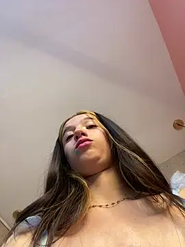 aly_16 élő XXX-chatje