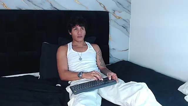 MaximilianRoth Live XXX-Chat