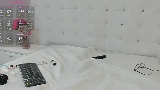 Chat +18 de HollyBloom_ ao vivo