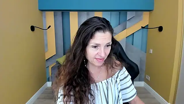 EllaLong's Live XXX Chat