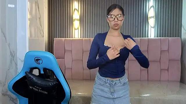 دردشة Eimy18_b الجنسية المباشرة