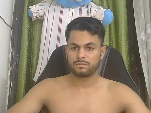 צ'אט XXX בשידור חי של Stubborndesiboy