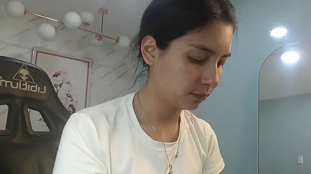 victoria_hernandez_t_'s Live XXX Chat