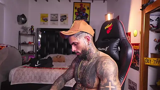 logan_hugh8 লাইভ XXX চ্যাট