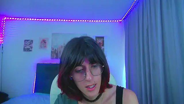 צ'אט XXX בשידור חי של goth_minerva