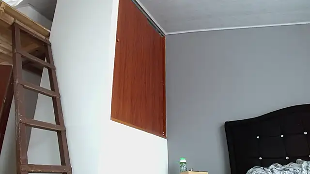 Emilia_1995 Adlı Modelin Canlı XXX Sohbeti