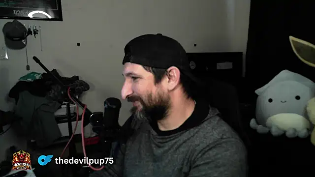 DevilPup75_ élő XXX-chatje